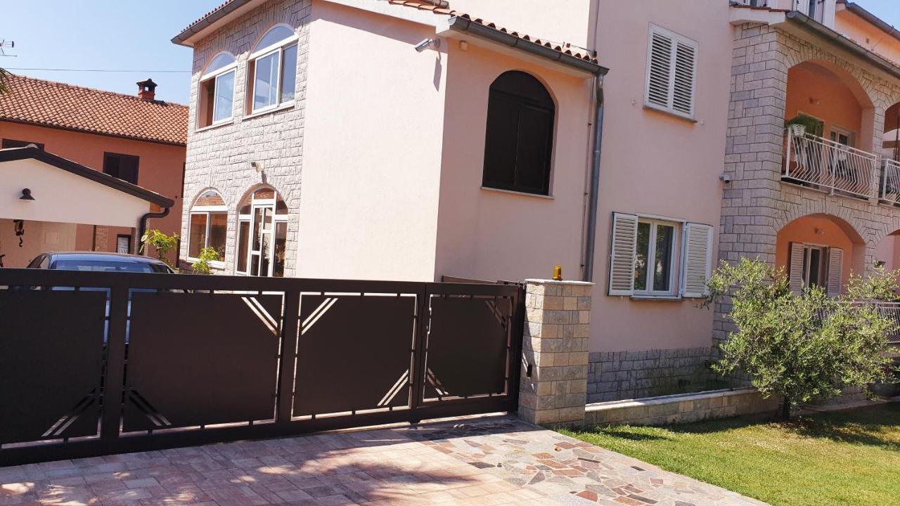 House Maric Apartment Пореч Екстериор снимка